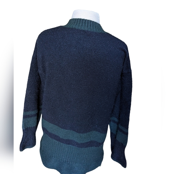 Women's sweater - Picture 2 of 2